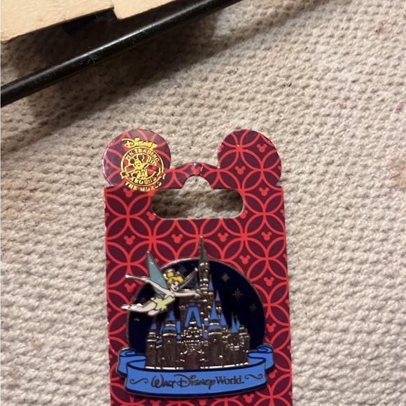DISNEY 2009 Tinker Bell with Cinderella's Castle PIN New on Card - Picture 2 of 5